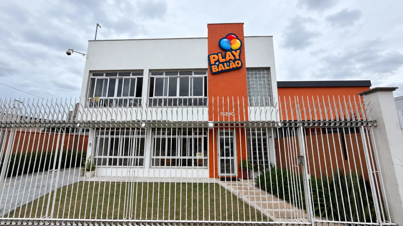 Fachada da sede da Play Balão em Curitiba